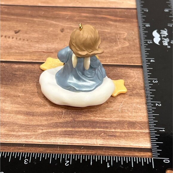 1995 HALLMARK ORNAMENT QX5979 THREE WISHES ANGEL SITTING ON A CLOUD W STARS - Picture 7 of 11